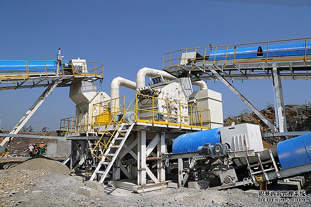 How to Reduce the Dust Problem in the Discharge of Sand Making Machine