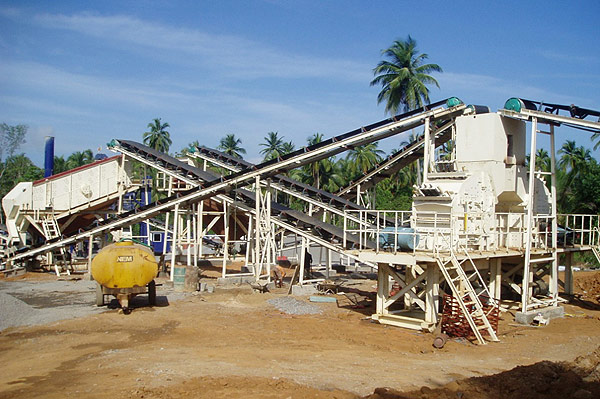 Stationary construction waste crushing production line